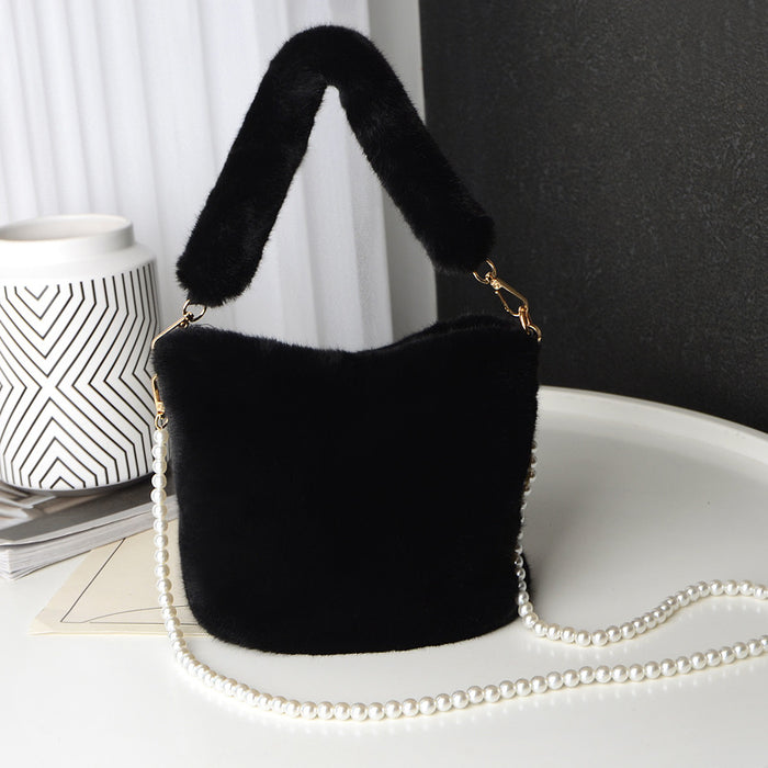 Bolso tipo cubo de felpa a cuadros con diseño de cadena de perlas, bolsos de lujo a la moda de invierno para mujer, bolsos de hombro tipo shopper personalizados