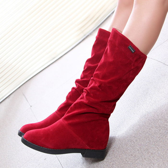 Botas de forro polar y realce interior de color puro.