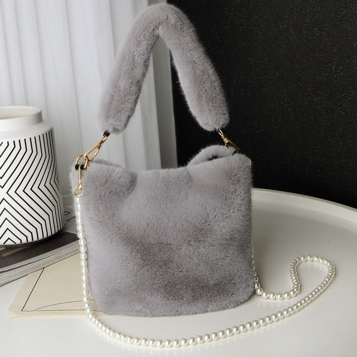Bolso tipo cubo de felpa a cuadros con diseño de cadena de perlas, bolsos de lujo a la moda de invierno para mujer, bolsos de hombro tipo shopper personalizados