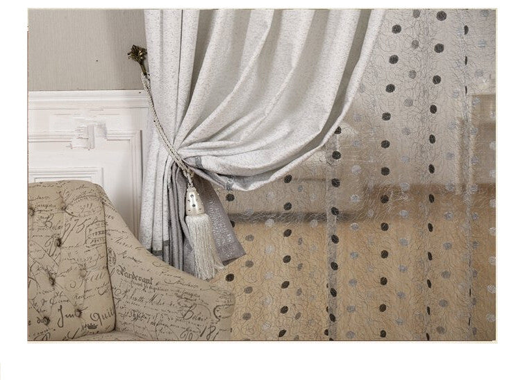 Cortinas opacas sencillas.
