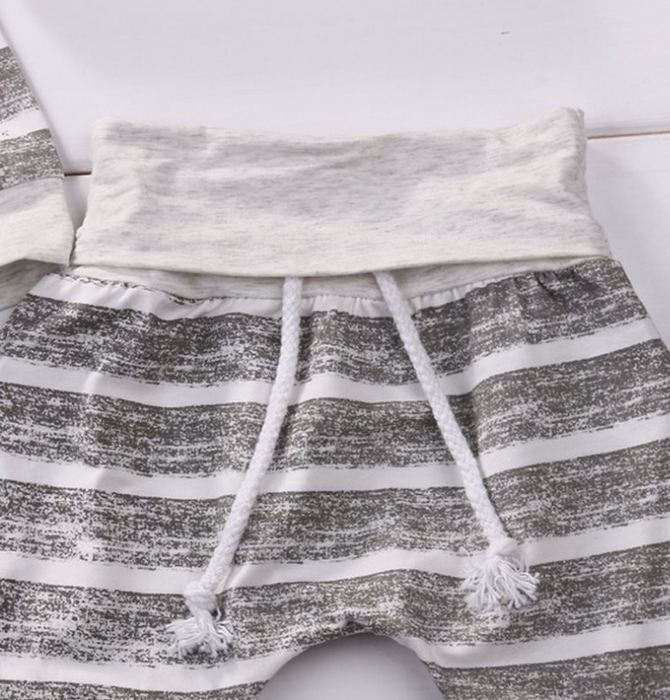 Conjunto de bebé conjunto casual de tres piezas con estampado de rayas