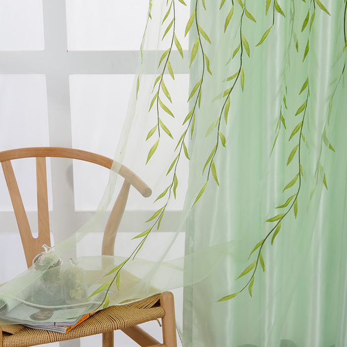 Exquisitas cortinas bordadas transparentes.