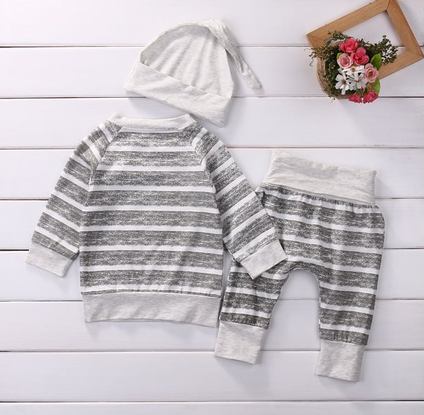 Conjunto de bebé conjunto casual de tres piezas con estampado de rayas