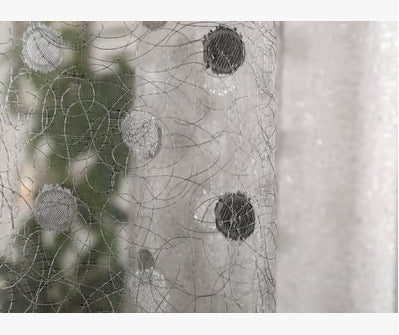 Cortinas opacas sencillas.