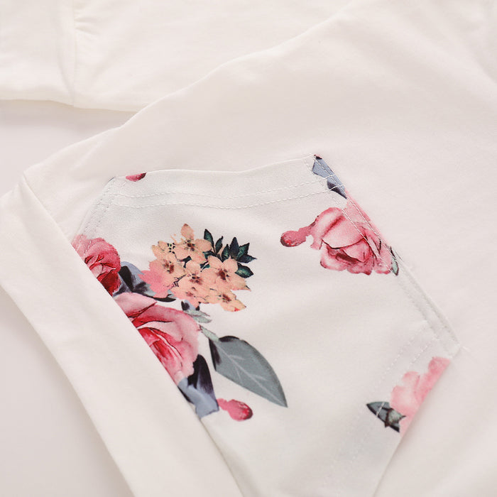 Traje infantil con estampado de capucha.