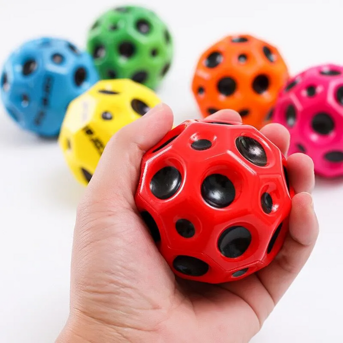Bola con orificio para niños, pelota hinchable suave, anticaída, forma de luna, pelota hinchable porosa, juguete para interior y exterior, diseño ergonómico