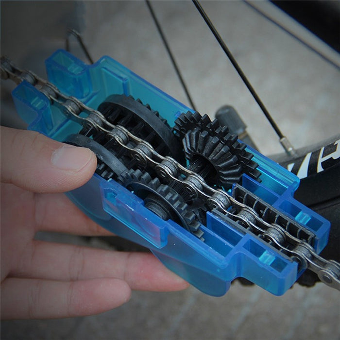 La cadena de mantenimiento de la bicicleta está limpia