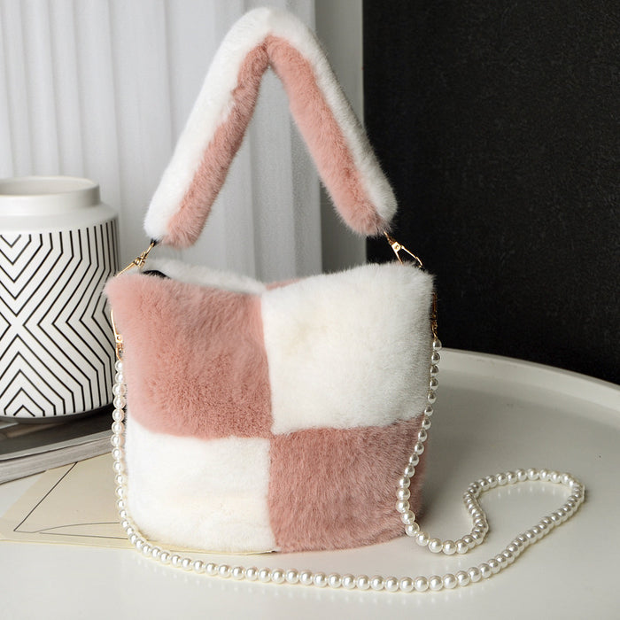 Bolso tipo cubo de felpa a cuadros con diseño de cadena de perlas, bolsos de lujo a la moda de invierno para mujer, bolsos de hombro tipo shopper personalizados
