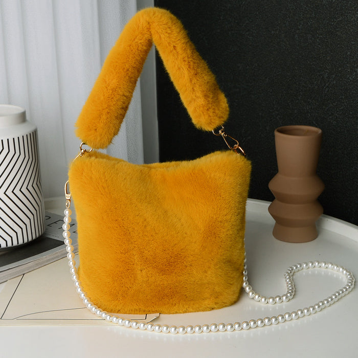 Bolso tipo cubo de felpa a cuadros con diseño de cadena de perlas, bolsos de lujo a la moda de invierno para mujer, bolsos de hombro tipo shopper personalizados
