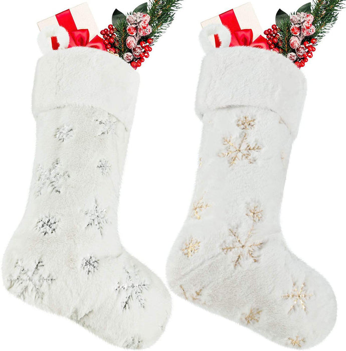 Calcetines de felpa con copos de nieve y bordado navideño