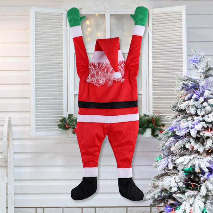 Papá Noel sube a la pared para decorar ropa, adornos, regalos, decoración navideña
