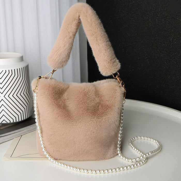 Bolso tipo cubo de felpa a cuadros con diseño de cadena de perlas, bolsos de lujo a la moda de invierno para mujer, bolsos de hombro tipo shopper personalizados