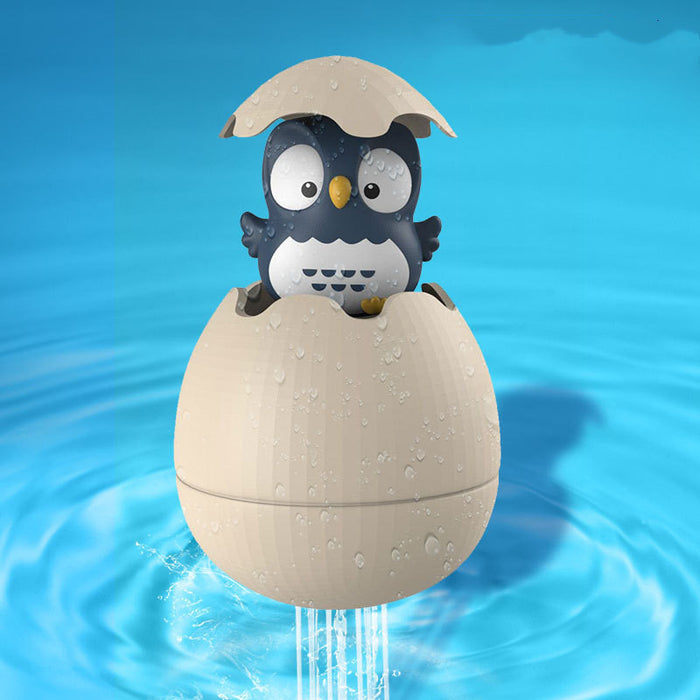 Badedusche und Baby-Plastikspielzeug