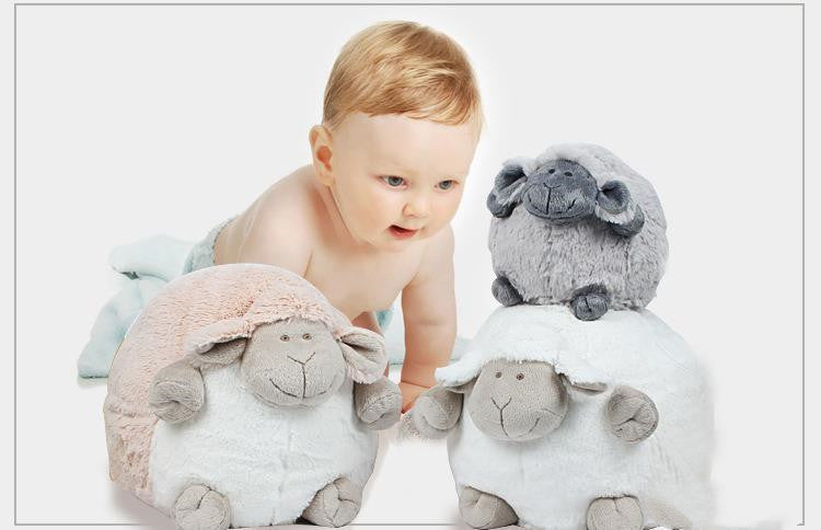 Kinder schlafen mit Plüschtieren Baby-Puppen