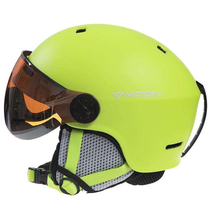 Skihelm mit Schutzbrille
