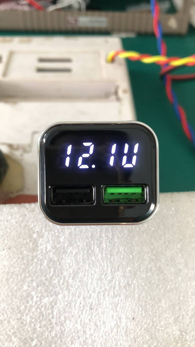 Autoladegerät mit Display