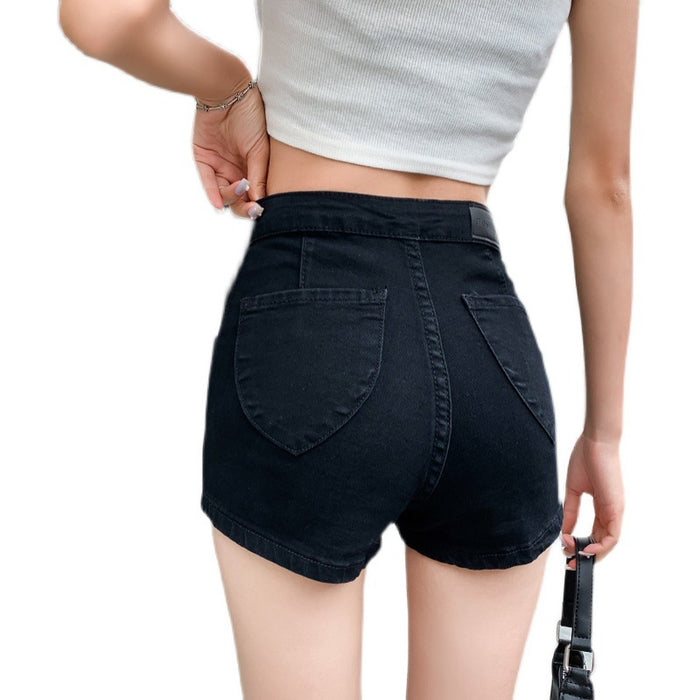 Sexy Butt-lifting Hottie trägt kurze Shorts