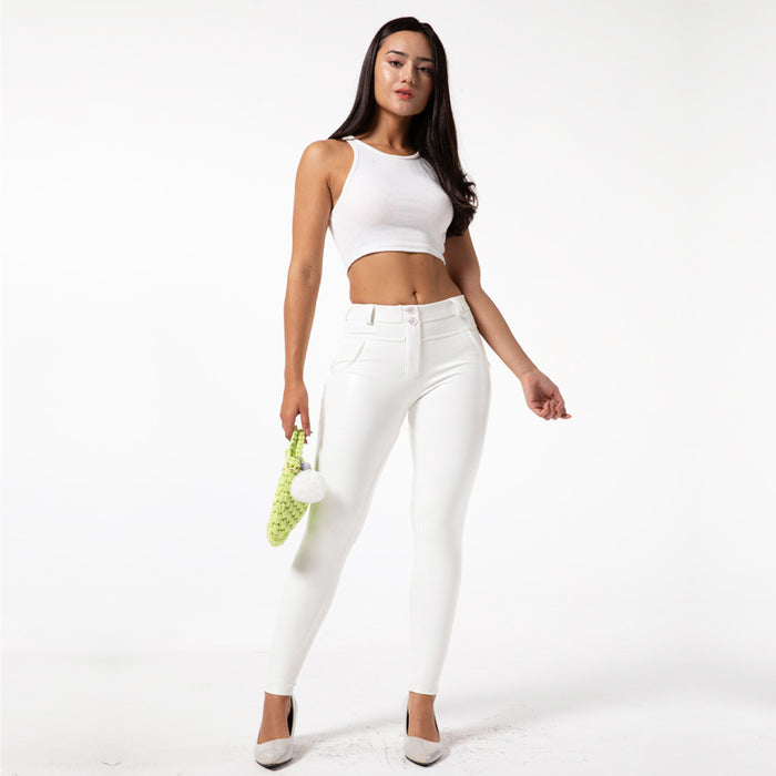 Weiße PU-Lederhosen für Frauen zum Tragen in sportlichen und eleganten Optik
