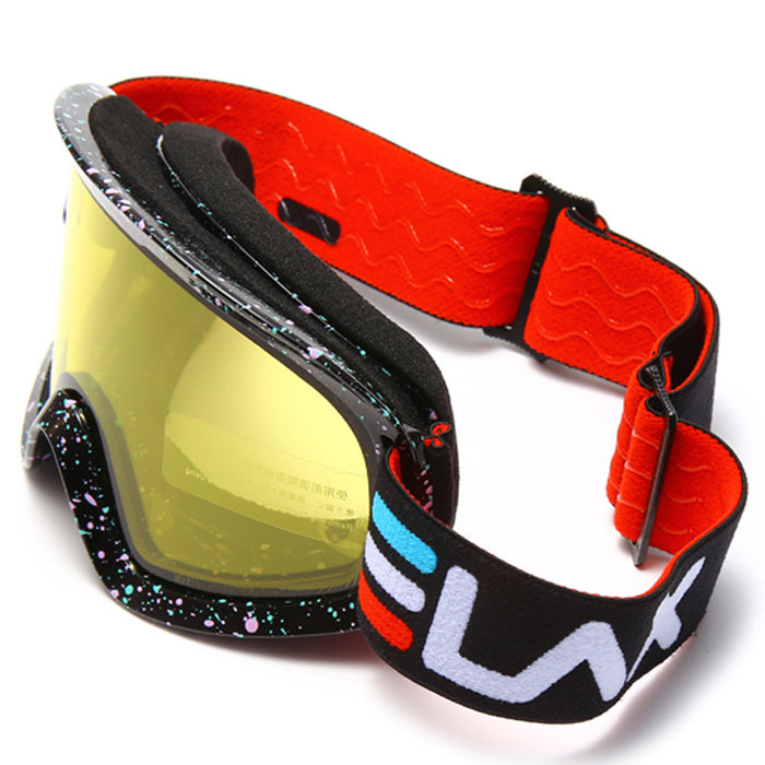 Drei Tropfen einer doppelschichtigen Anti-Beschlag-Skibrille für den Outdoor-Sport